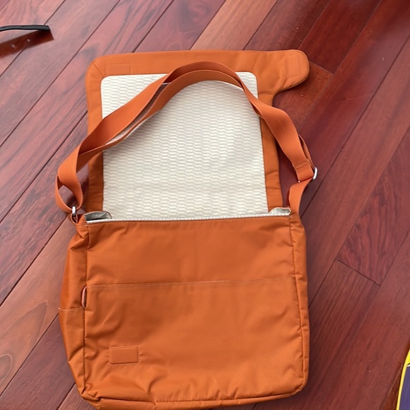 Tumi Tech side bag - Picture 2 of 4